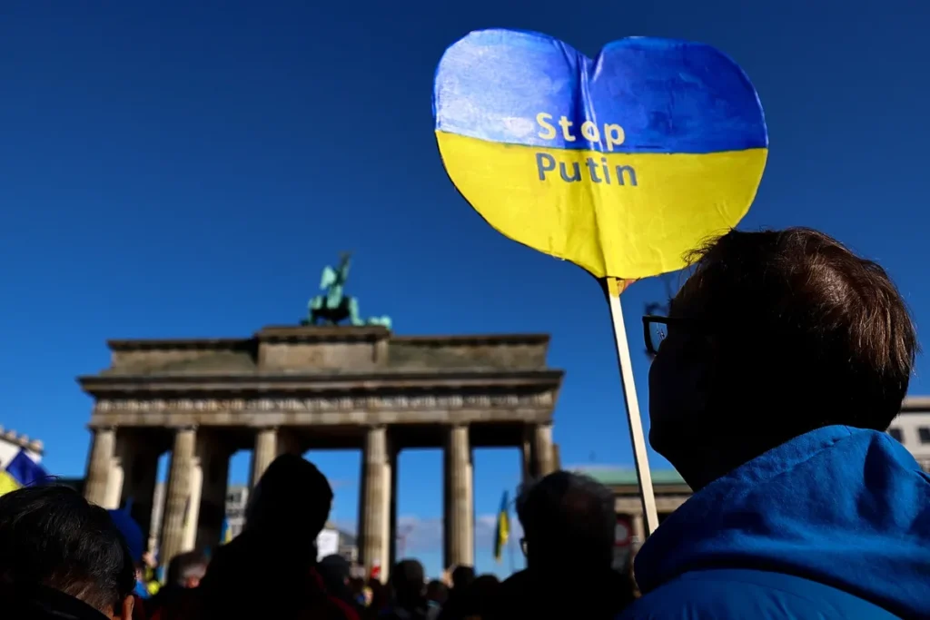 Manifestazione contro Putin a Berlino - Photo: EPA-EFE / FILIP SINGER